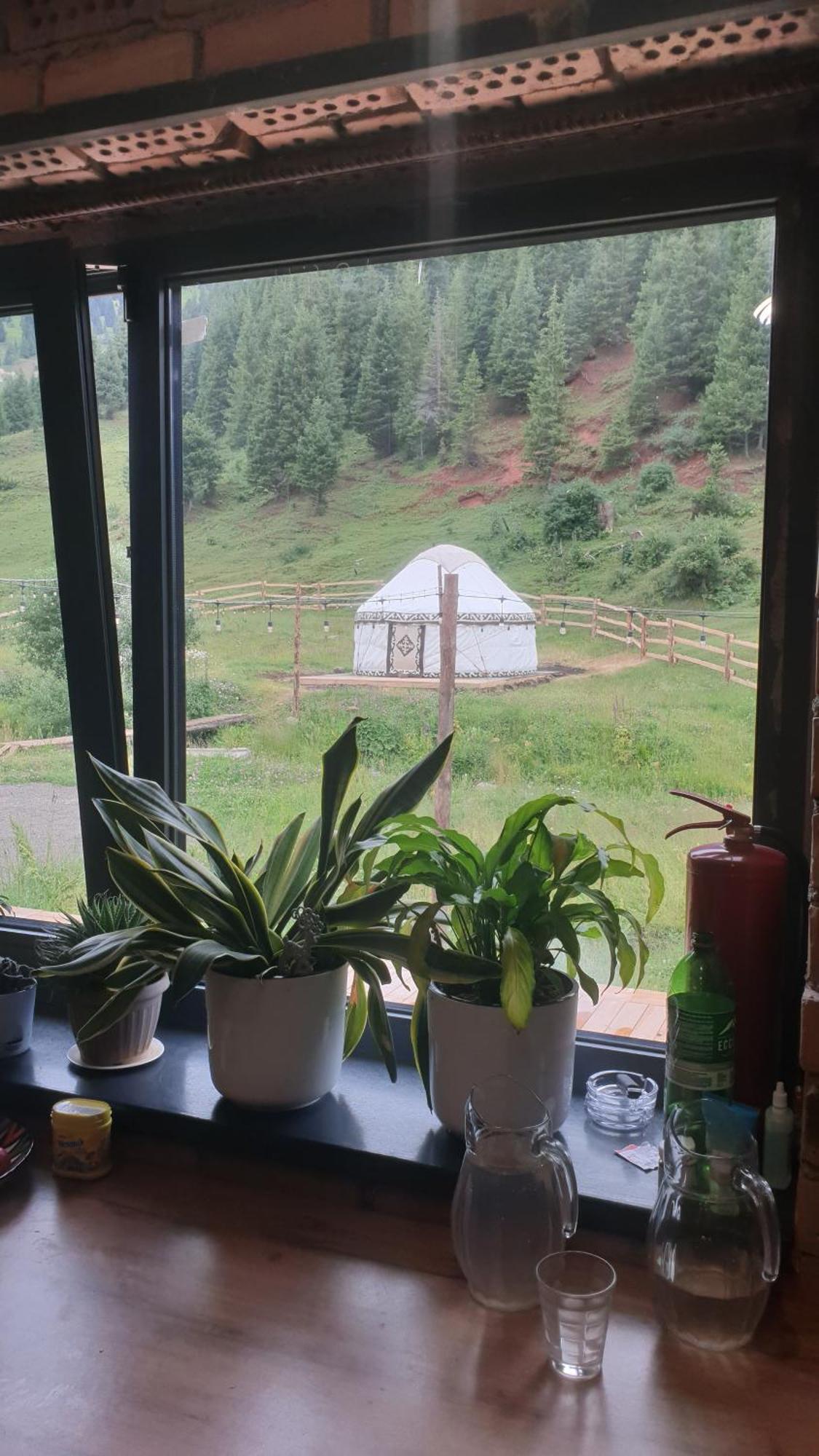 Mine Hostel Dzhergalan Jyrgalan 외부 사진